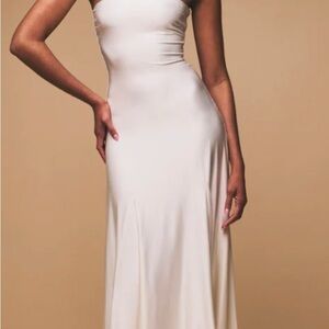 Chic Strapless Cream Dress